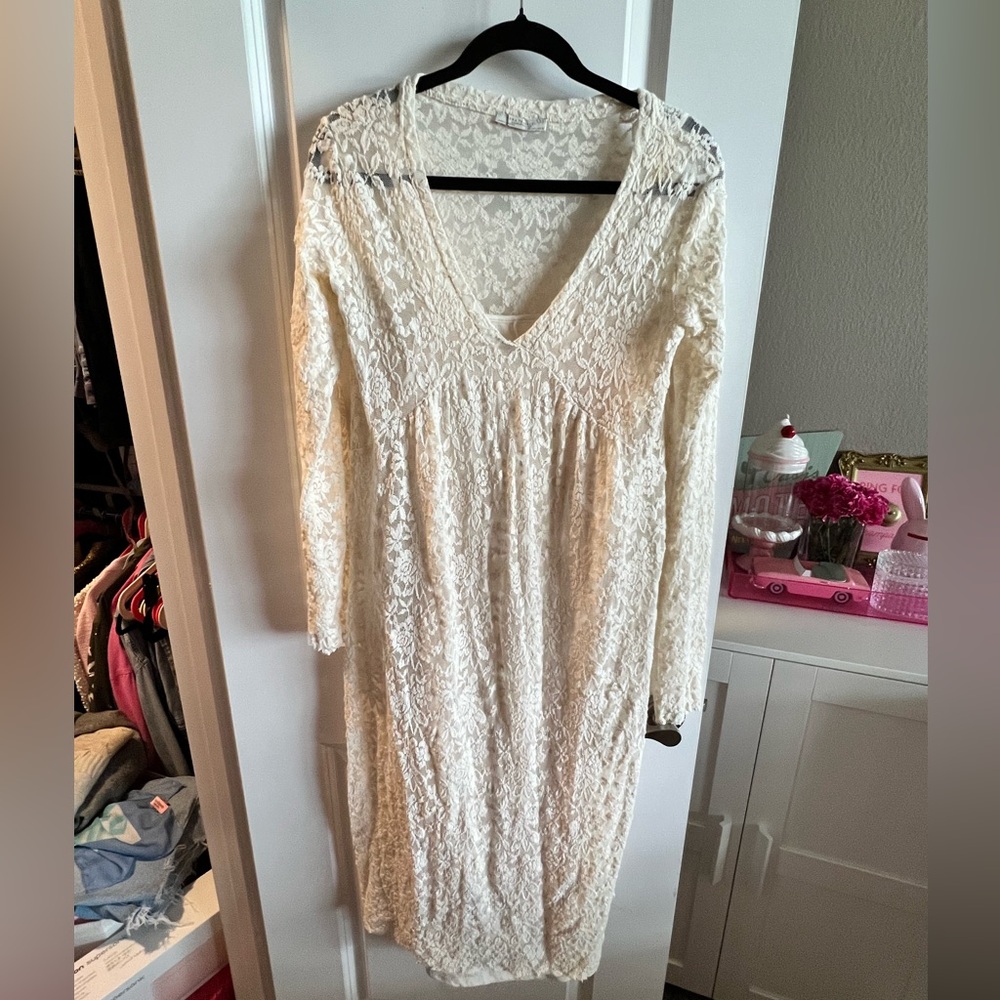 Elegant Lace V-Neck Dress in Cream